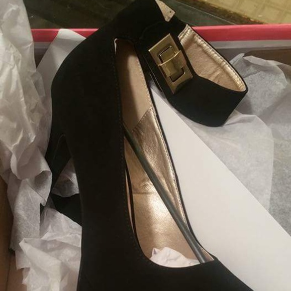 Black Pump Heels with Buckle Ankle - Picture 2 of 2